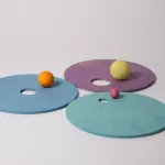 GRIMM'S & STAPELSTEIN 2025 – DISCURI ȘI BILE, NUANȚE RECE PASTEL