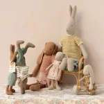 MAILEG NYÚL KÖTÖTT RUHÁBAN, 3-AS MÉRET