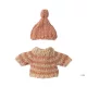 MAILEG RUHA NAGYTESTVÉR EGÉRLÁNY - KÖTÖTT PULÓVER ÉS SAPKA
