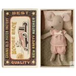 MAILEG EGÉRLÁNY GYUFÁSDOBOZBAN, MÁGNESES MANCSOKKAL