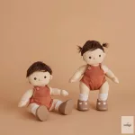 OLLIELLA DINKUM NAGY JÁTÉKBABA, PEANUT, rövid hajú