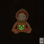 OLLIELLA DINKY DINKUM JÁTÉKBABA 2025, JACK O' LANTERN TÖKLÁMPÁS - limitált