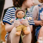 OLLIELLA ÖLTÖZTETHETŐ JÁTÉK BABA, FINN FERNWOOD