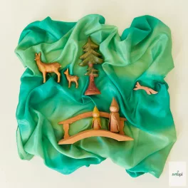 SARAH SILK'S NAGY JÁTSZÓSELYEM, ERDŐ
